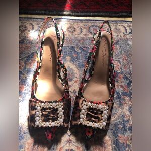 Betsy Johnson black ditsy floral size 8 shoes. Originally $99. NWT and box.